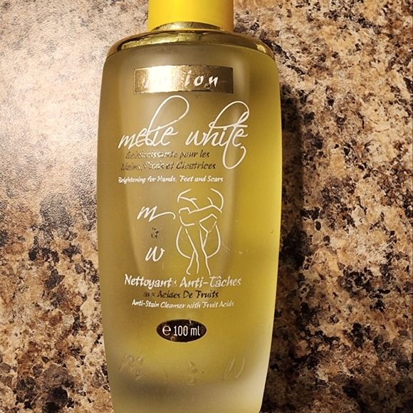 Melie White Anti Stain/ Dark Knuckles Lotion Cleanser 100ml - Picture 2 of 2